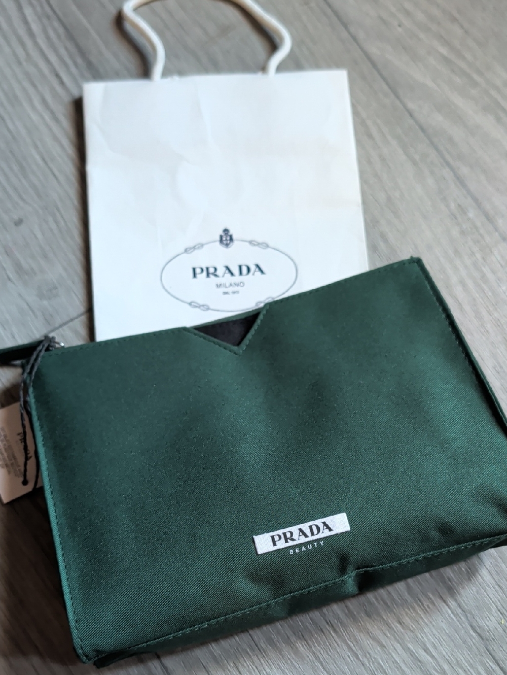 PRADA Cosmetic CLutch Bag 💚💚💚💚